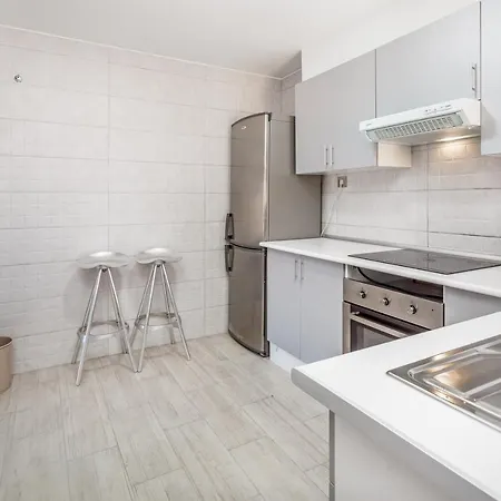 Апартаменты Cosy 2-bed Sleeps 6 *